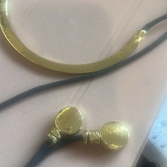 Chico’s gold and black necklace - Picture 2 of 8